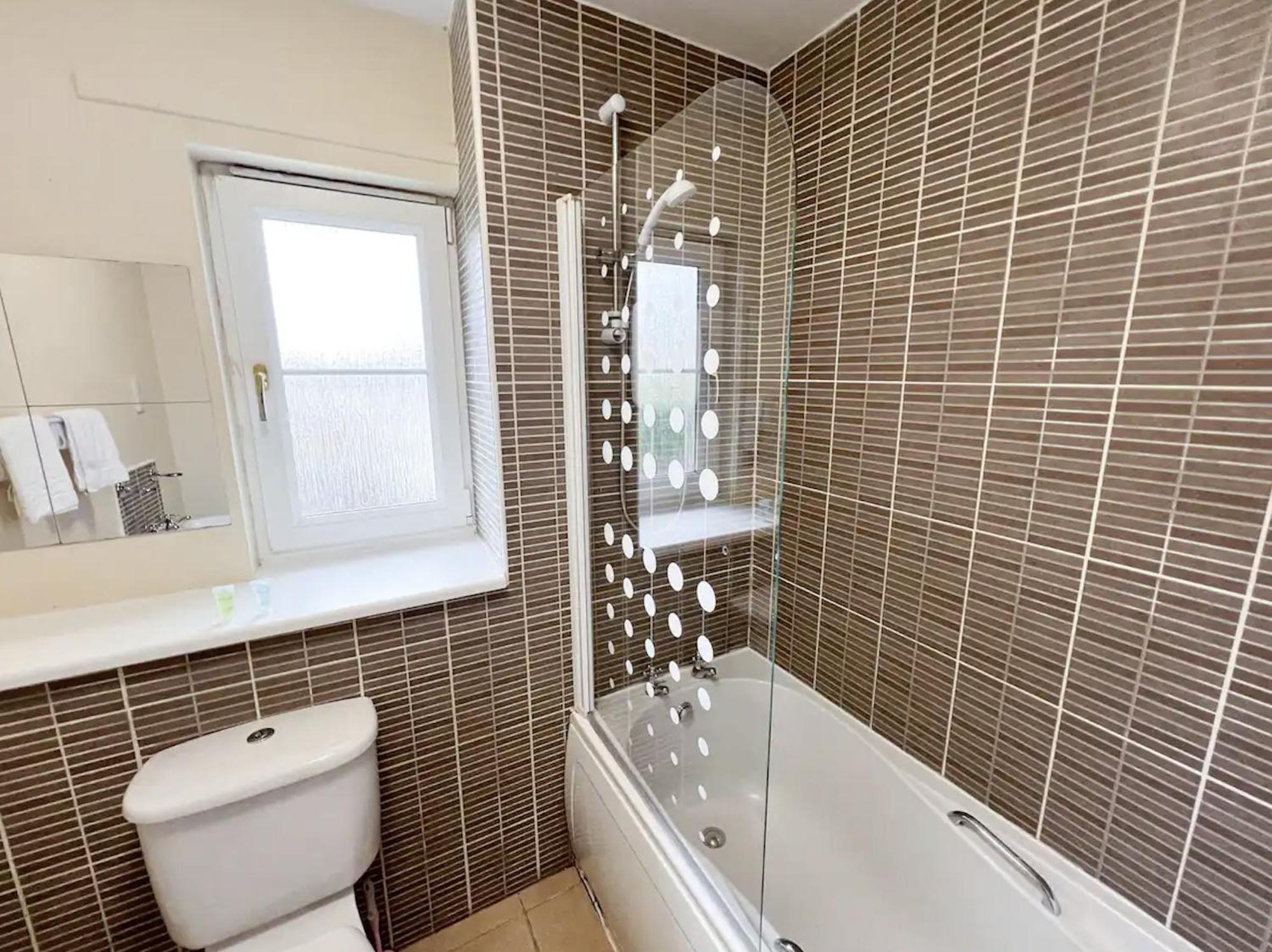 Glasgow Central - Entire House - Free Parking , Free Super Fast Wifi , Private Garden & Parking Security Экстерьер фото