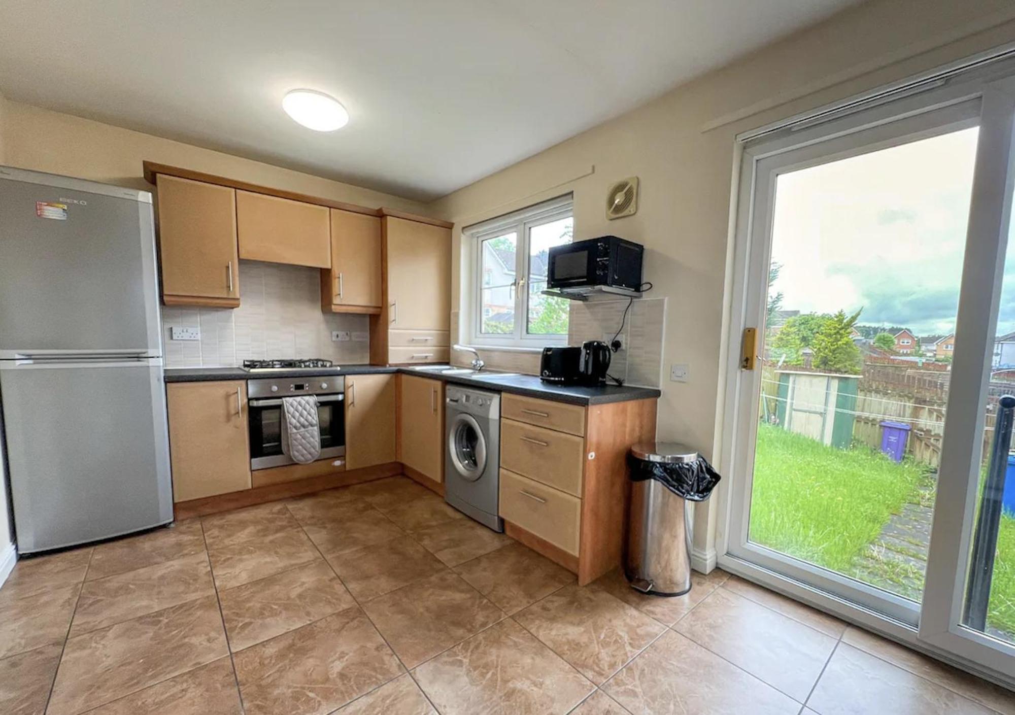 Glasgow Central - Entire House - Free Parking , Free Super Fast Wifi , Private Garden & Parking Security Экстерьер фото