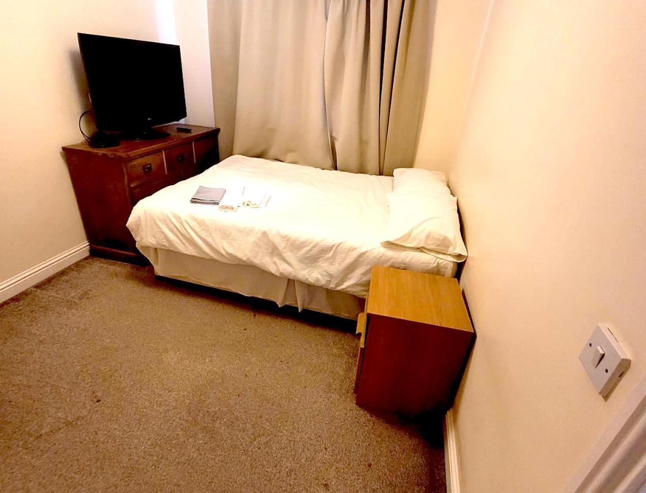 Glasgow Central - Entire House - Free Parking , Free Super Fast Wifi , Private Garden & Parking Security Экстерьер фото